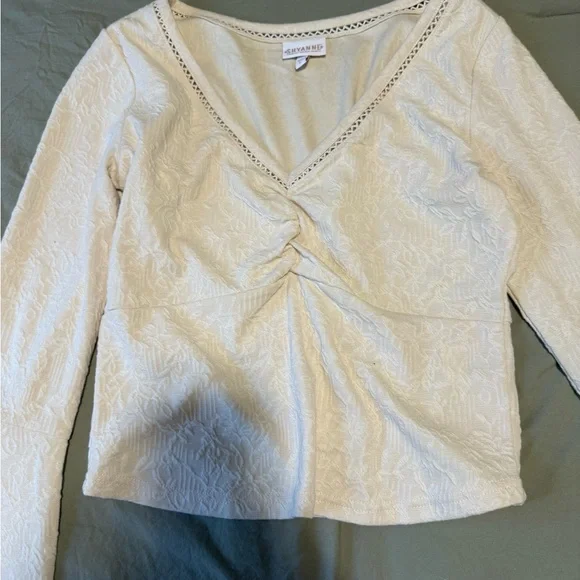 Shyanne bell sleeved top - Picture 3 of 7